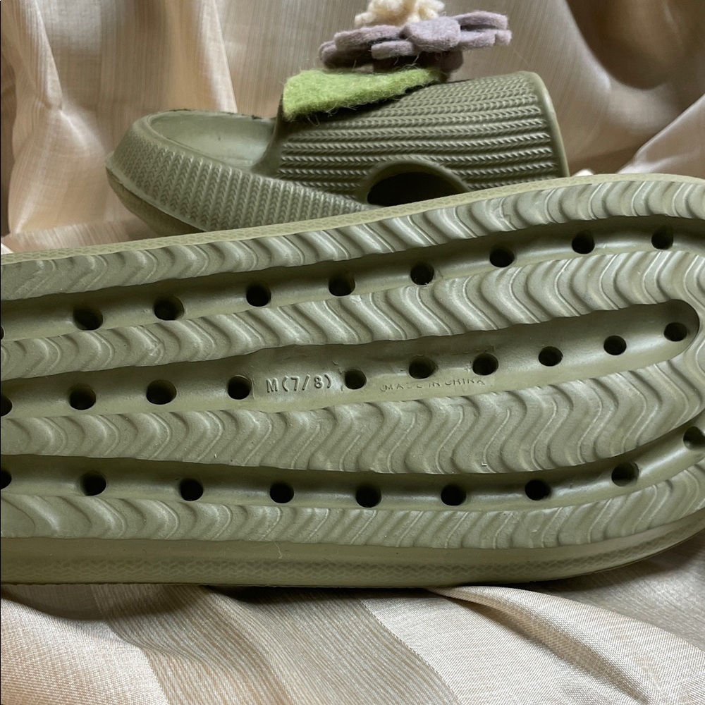 Funky Olive Floral Slide Sandals - Picture 4 of 5